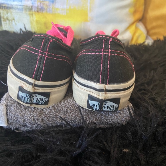 Vans - Picture 3 of 4